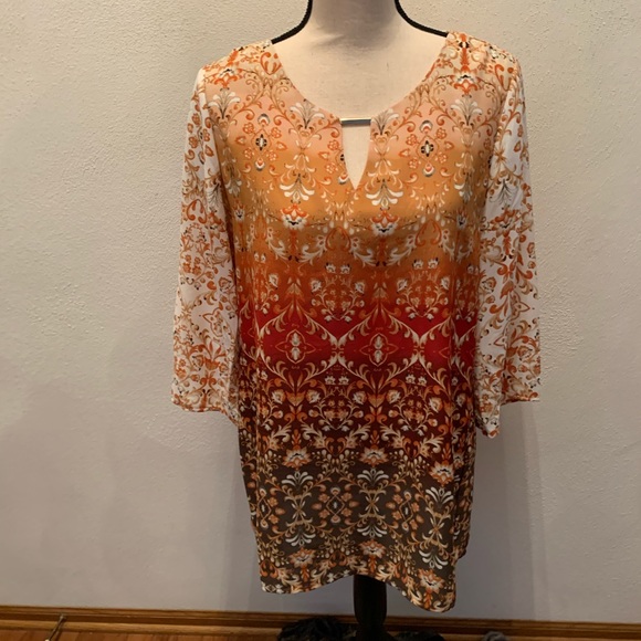 Tacera Tops - Beautiful floral tunic by Tacera with neck detail